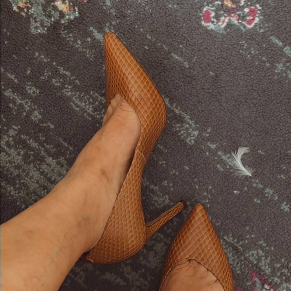Banana Republic Textured Tan Heels